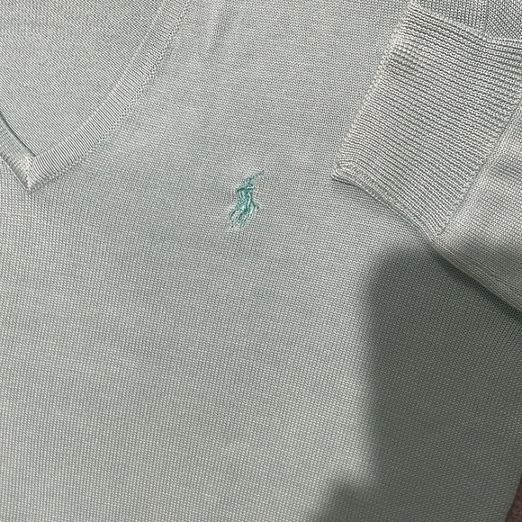 Women’s Sweater - Picture 3 of 4